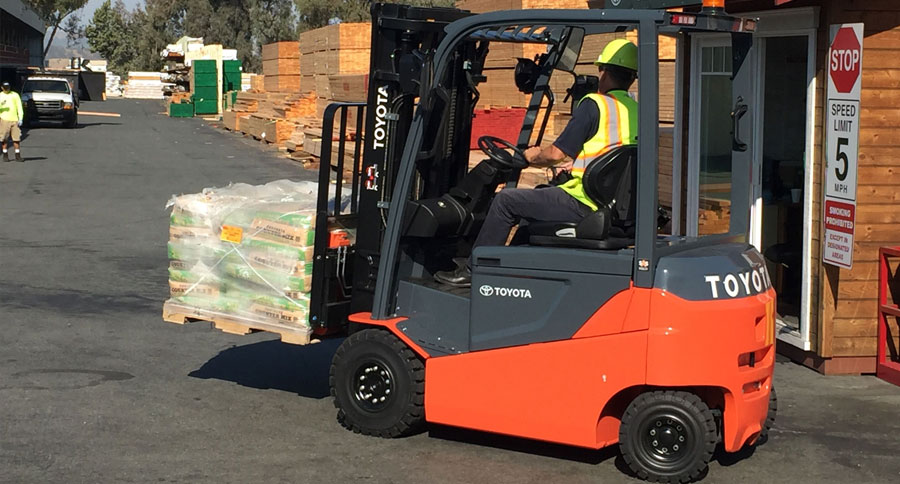 Toyota 80V-Pneumatic Forklift Application: Lumber Industry