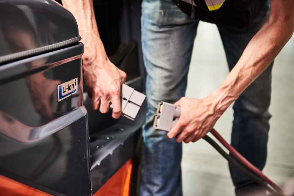 SST_Toyota_Electric_Forklift_Charging_1000x667px